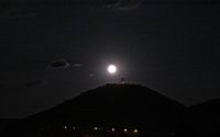 Schloßberg und Starkenburg bei Vollmond